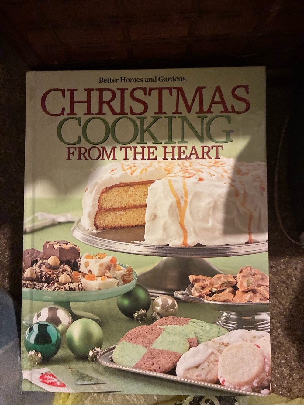 Better Homes and Gardens Christmas Cooking From the Heart Cookbook - Green/White